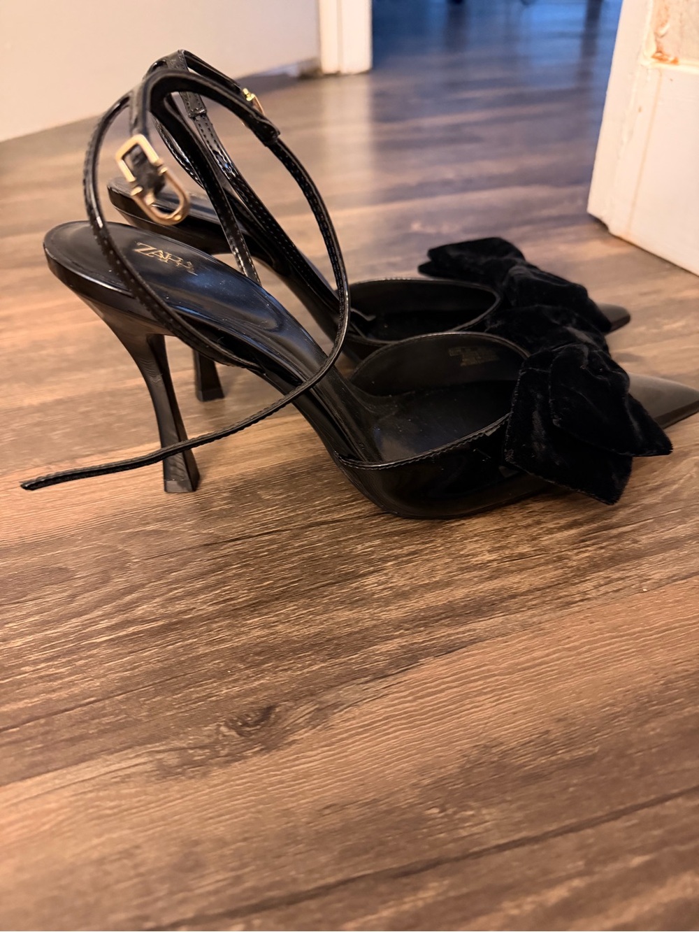 Zara Black Patent Pointed-Toe Heels with Velvet Bow and Ankle Strap - Picture 4 of 4